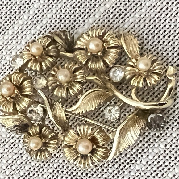 Vintage LISTER Gold & Pearl Brooch - Picture 3 of 9